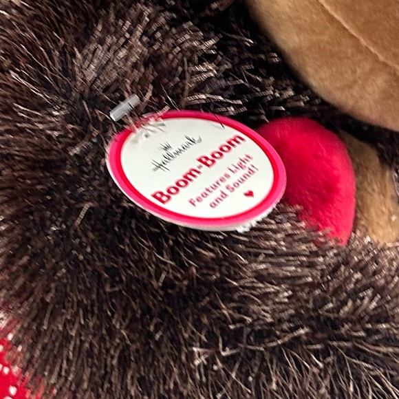 Hallmark Valentines Plush Gorilla “Boom Boom” He’s holding a ♥️~Lights/Sounds! - Picture 6 of 9